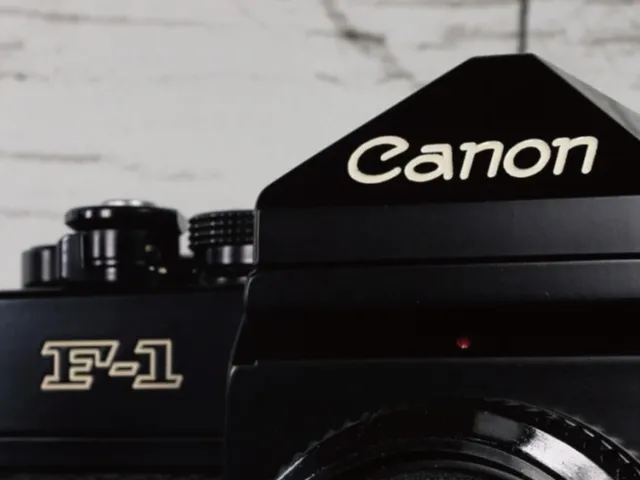 買取したCanon F-1のヘッド部分を撮影した画像