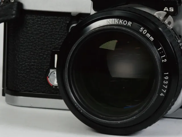 ニコン F2 フォトミック ASのレンズ部分をアップで撮影した写真