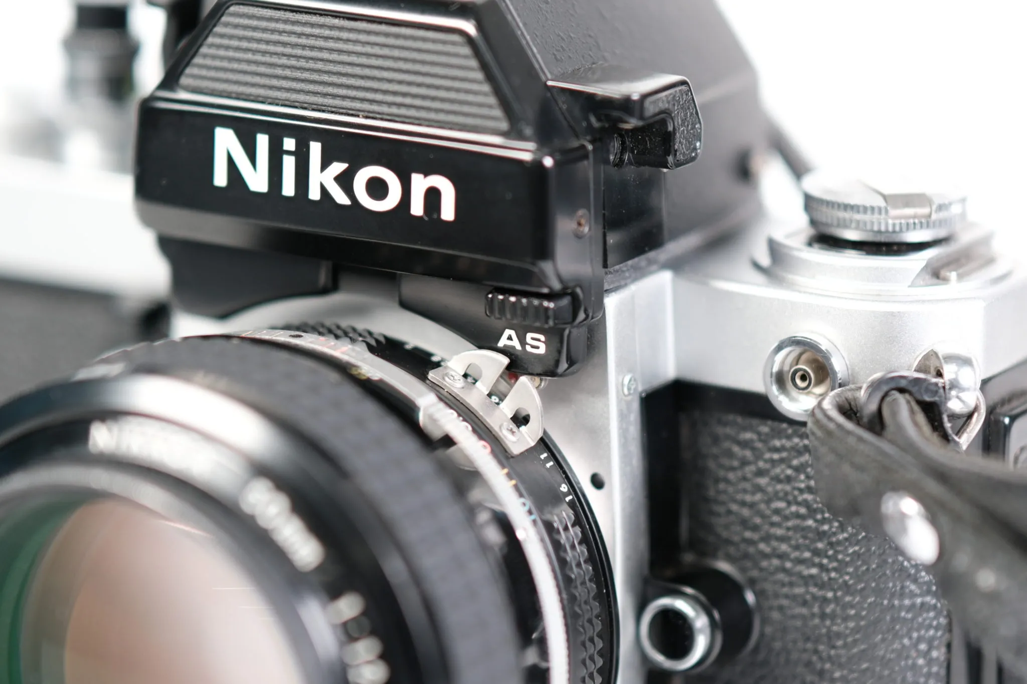 ニコン F2 フォトミック ASのロゴ部分をアップで撮影した写真