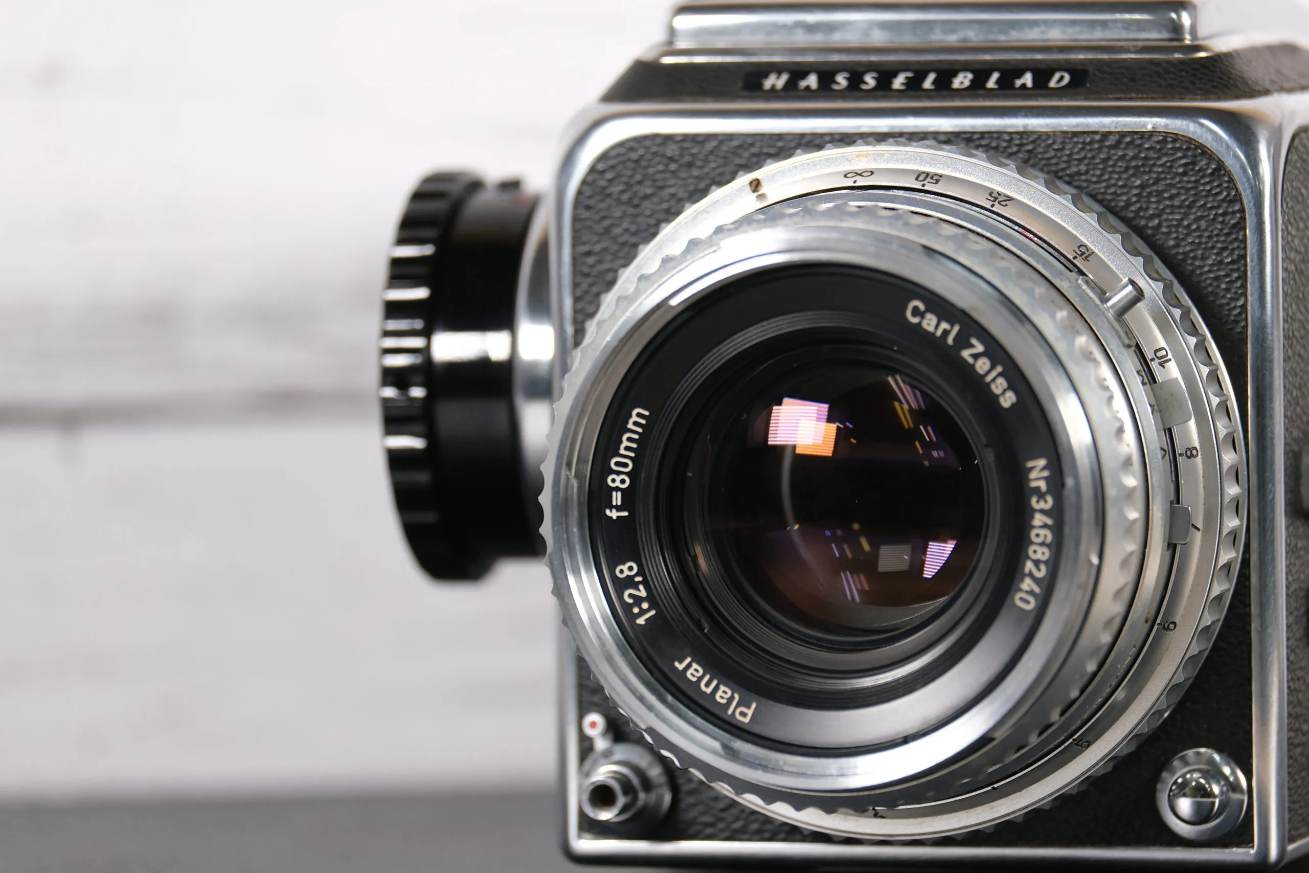 買取したHASSELBLAD 500Cの画像（レンズ部分を撮影）