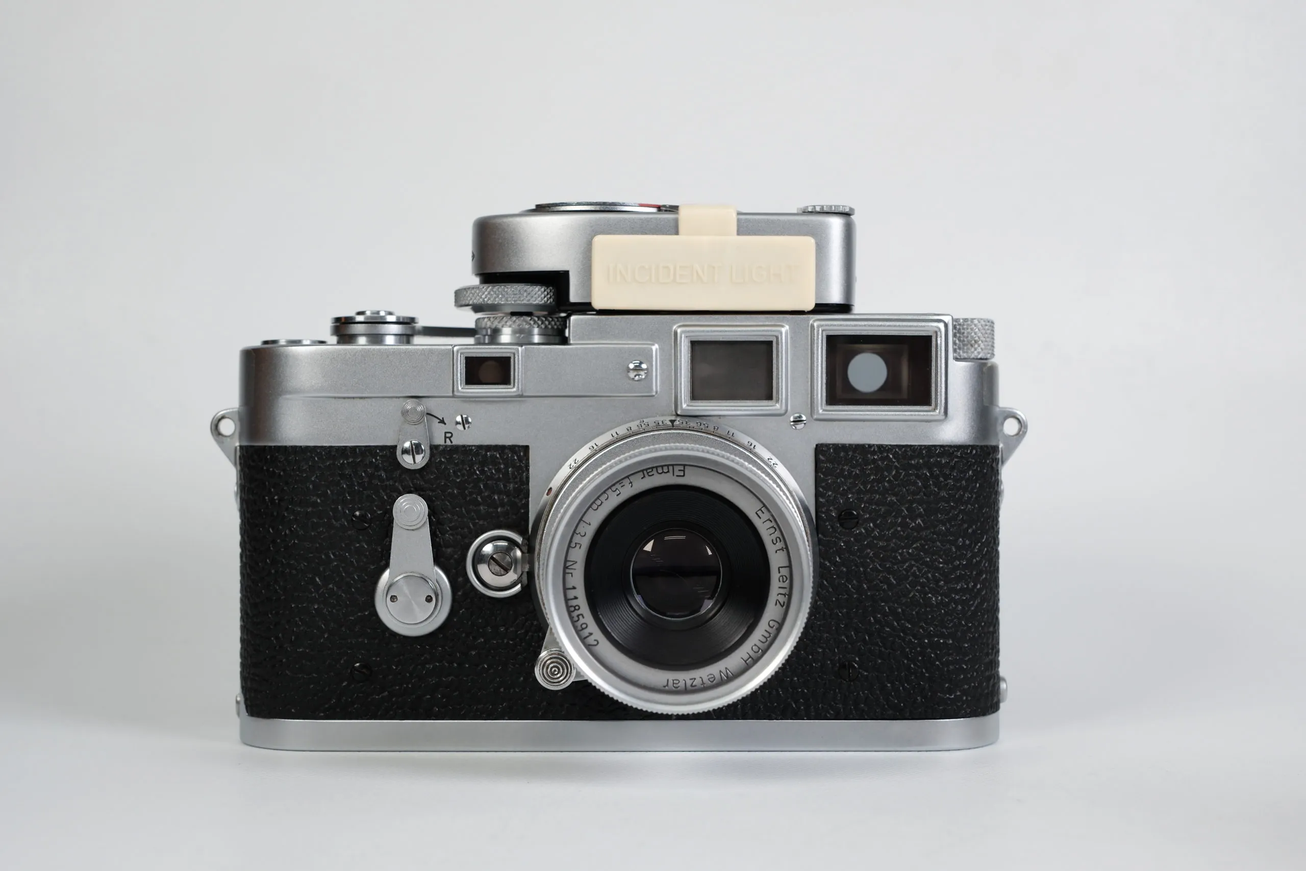 買取したライカM3（ダブルストローク）正面から撮影した写真