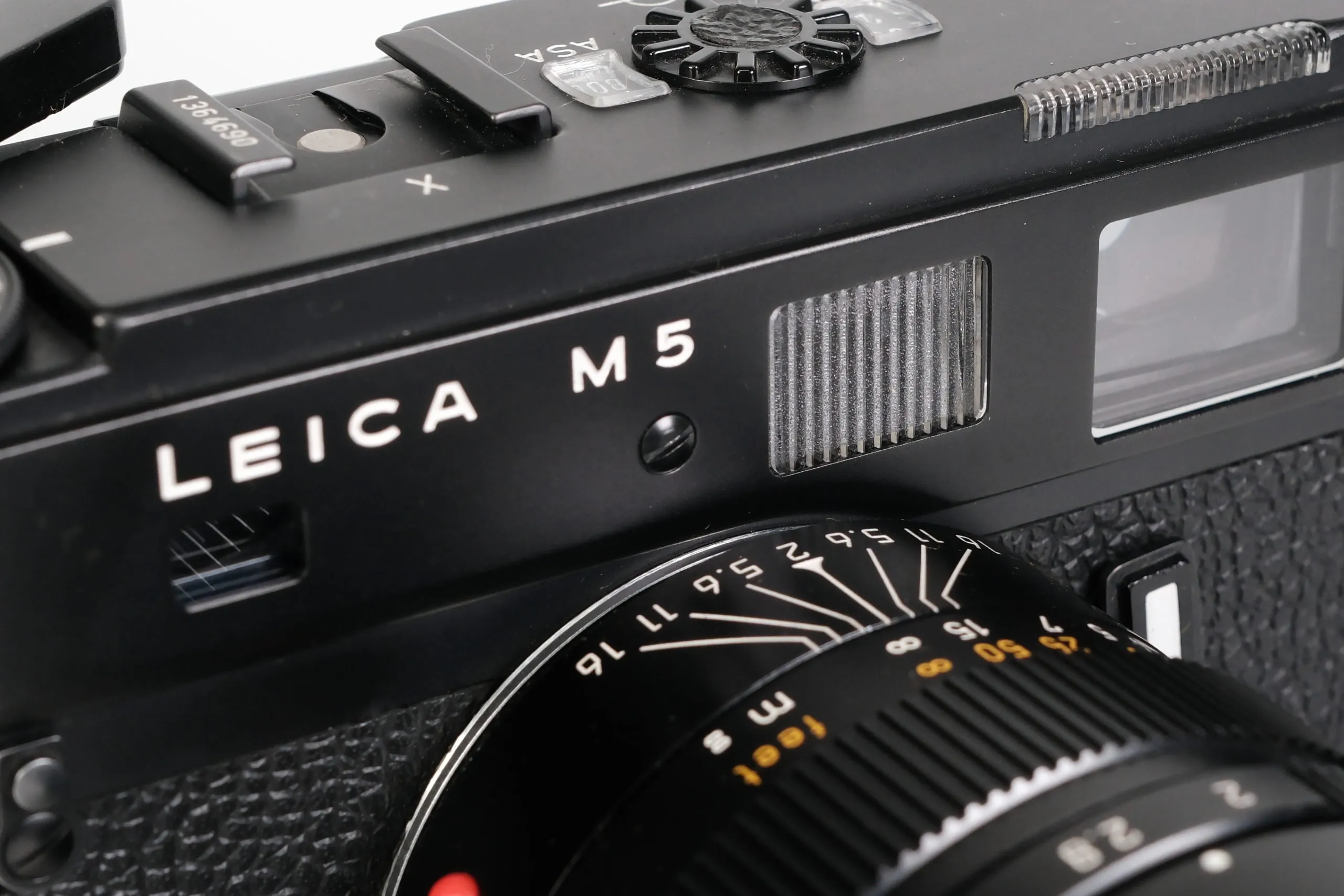 買取したライカM5 のボディロゴ部分を撮影した写真