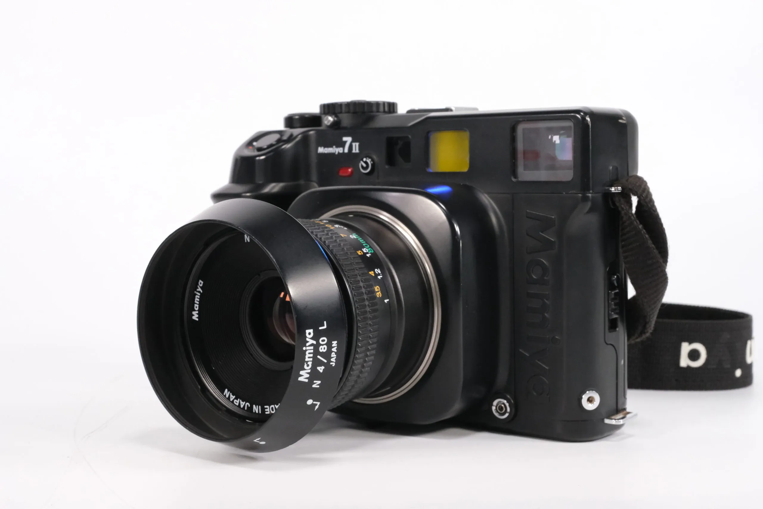 買取したMAMIYA 7IIの写真（全体・正面斜めから撮影）