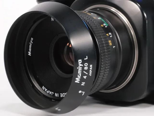 買取したMAMIYA 7IIの写真（レンズ部分をUPで撮影）