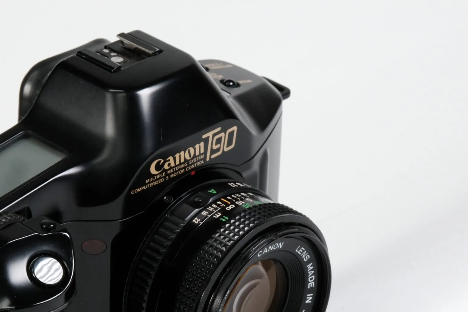 買取したCANON T90のヘッドロゴ部分を撮影した写真