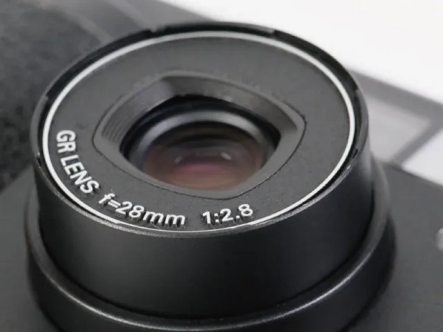 買取したRICOH GR1Vのレンズ部分を撮影した画像
